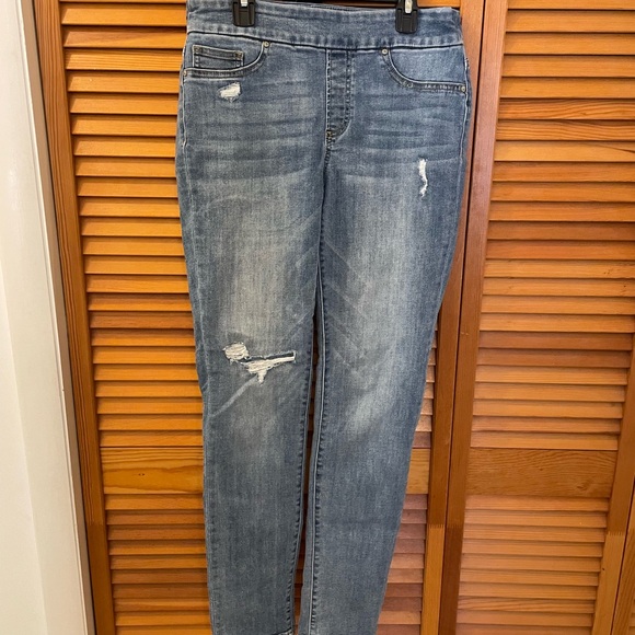Chico’s Lightly Distressed Pull-On Jeggings, Size 2R, Faded Blue Denim. - Picture 7 of 12